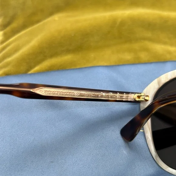 Gucci Black and Marble Sunglasses - Picture 5 of 6